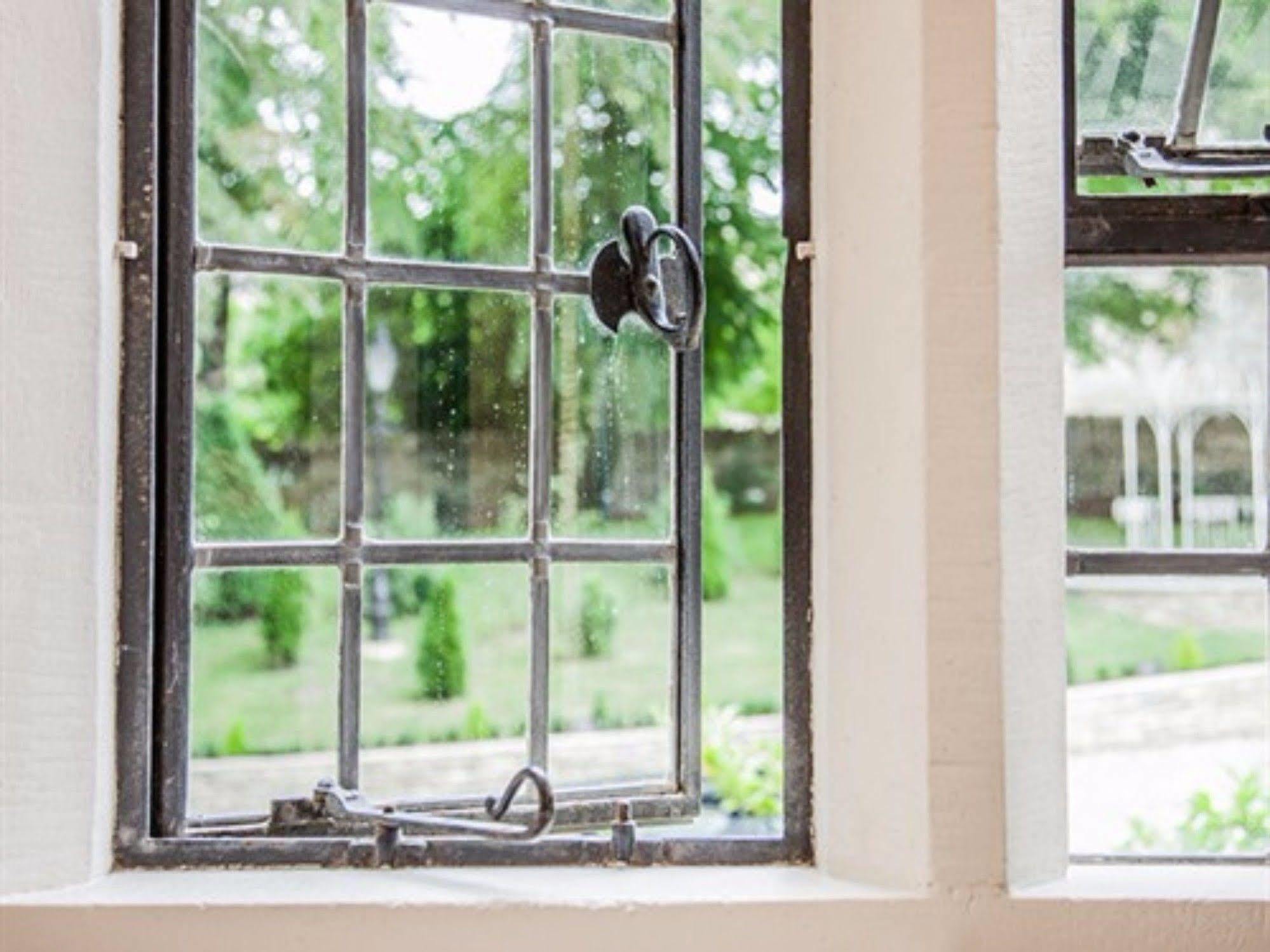 Court House Manor Luxury B&B Painswick Bagian luar foto