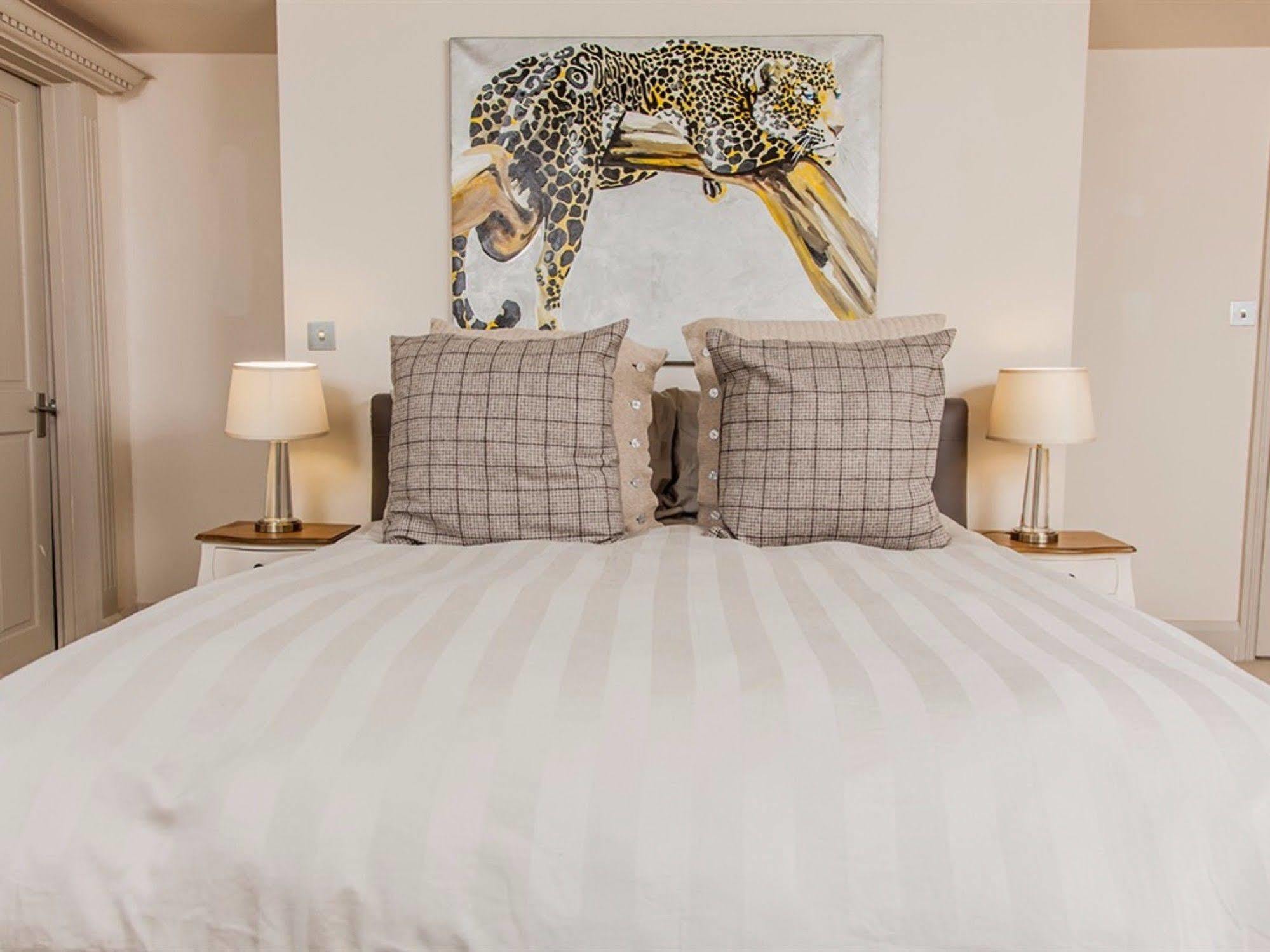 Court House Manor Luxury B&B Painswick Bagian luar foto