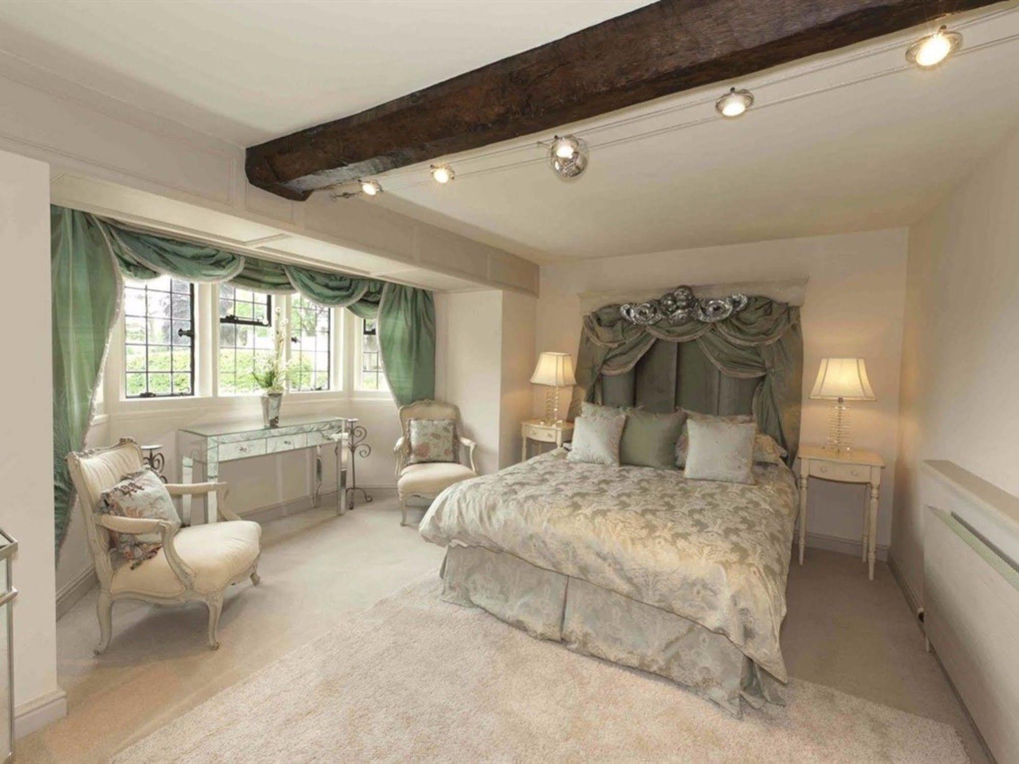 Court House Manor Luxury B&B Painswick Bagian luar foto
