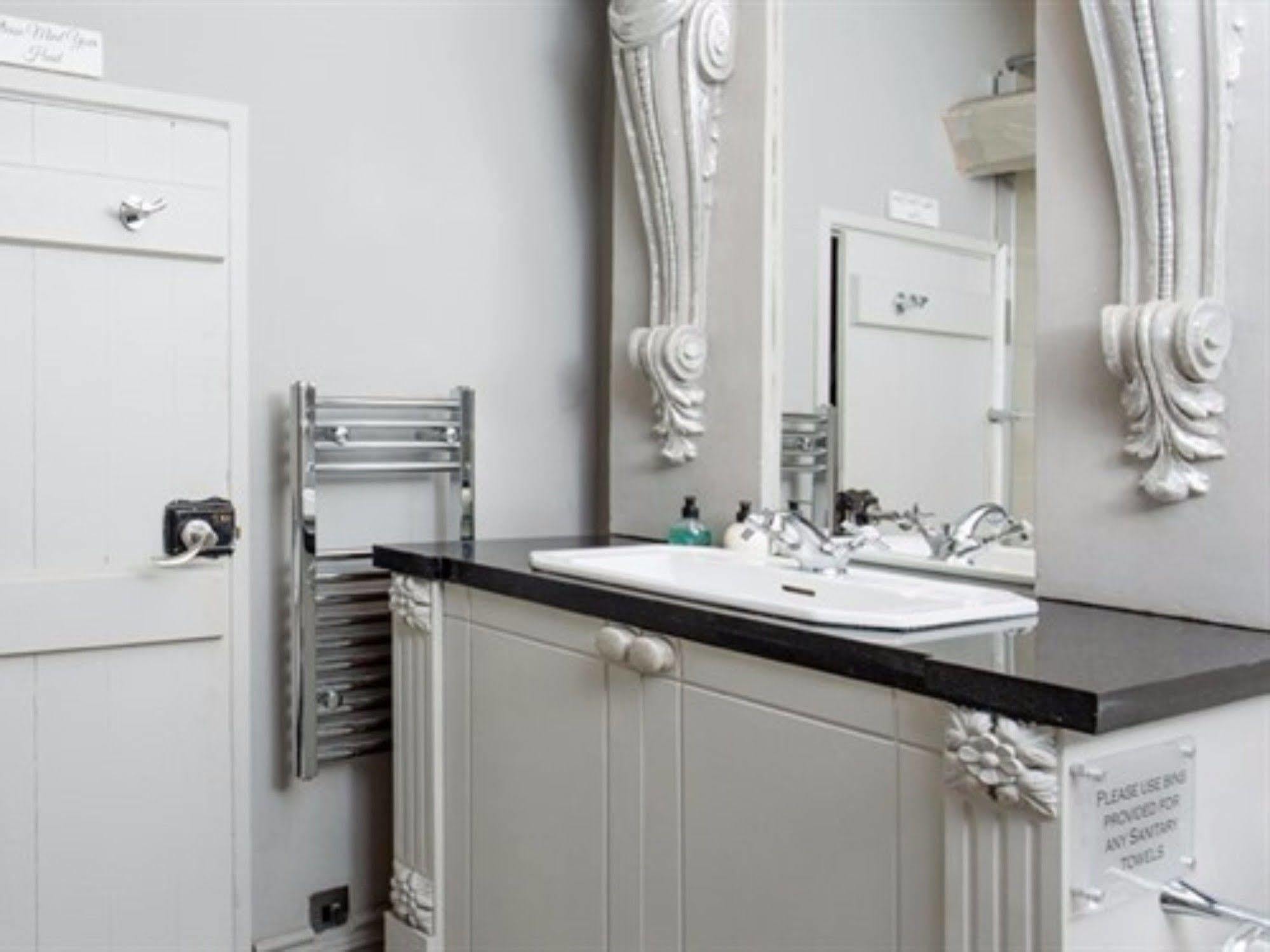 Court House Manor Luxury B&B Painswick Bagian luar foto