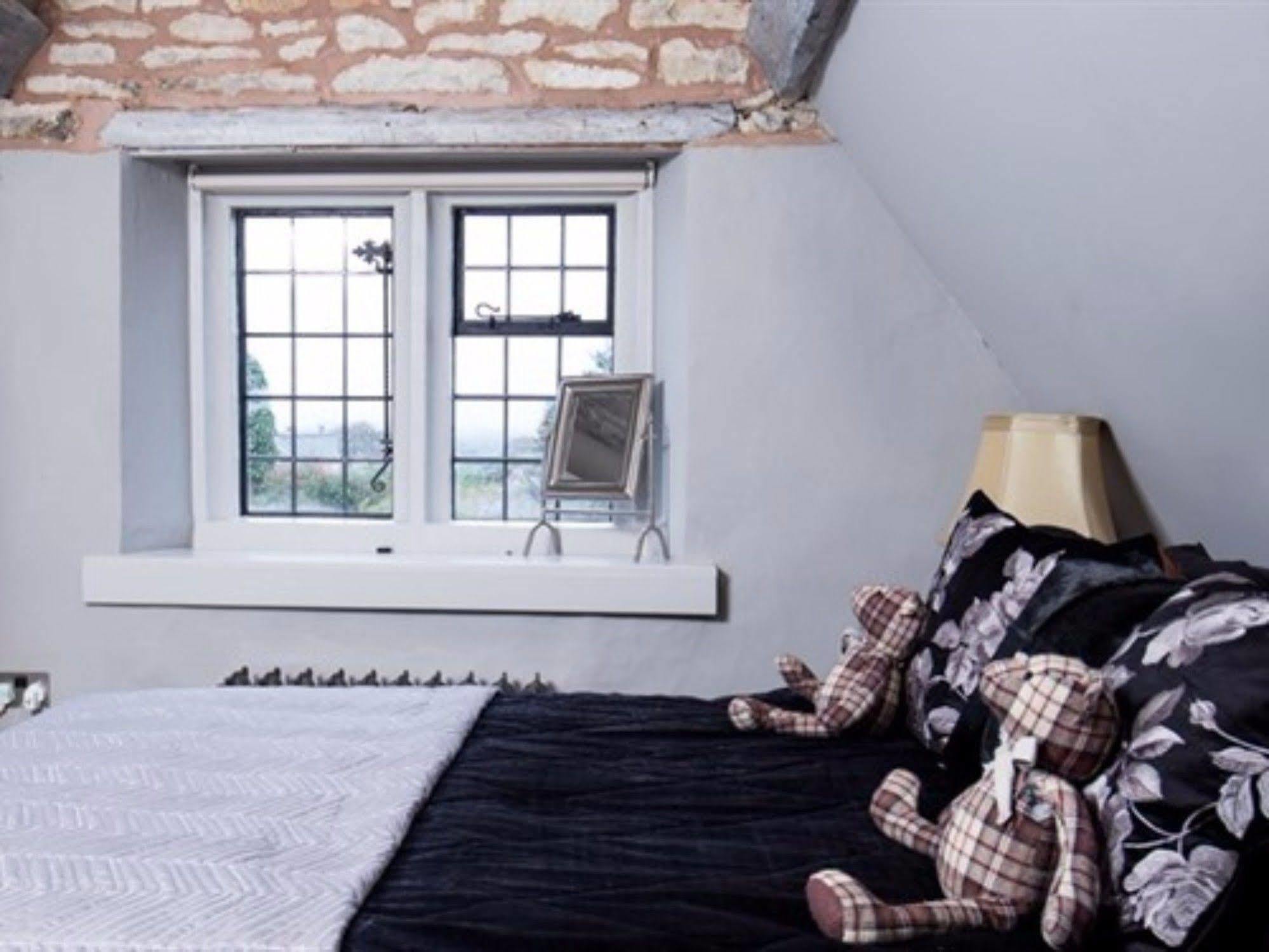 Court House Manor Luxury B&B Painswick Bagian luar foto