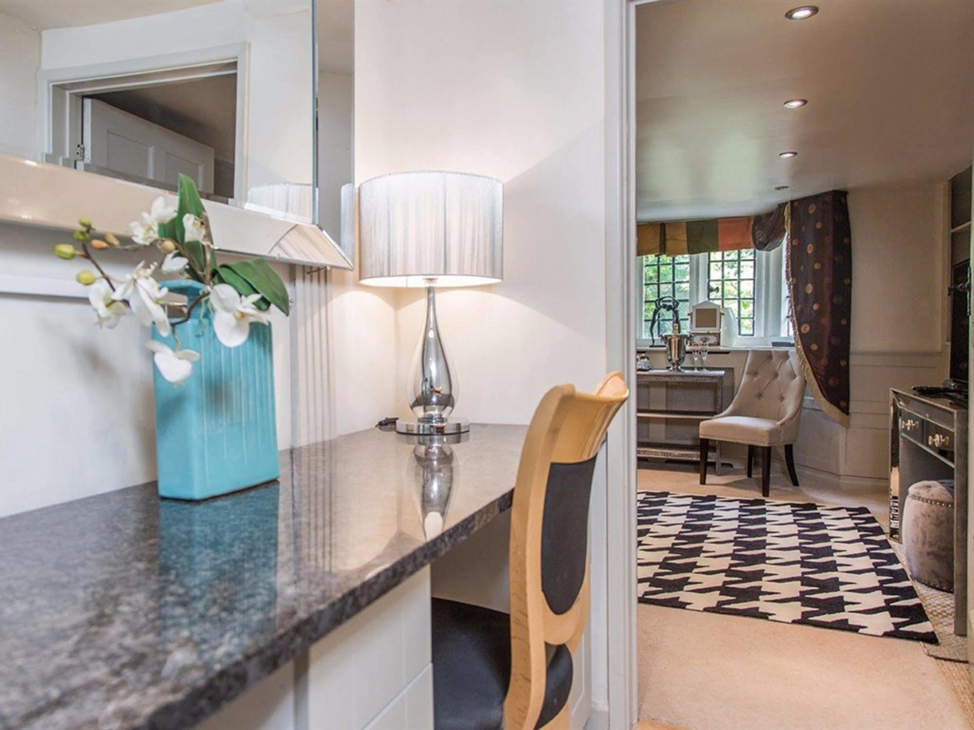 Court House Manor Luxury B&B Painswick Bagian luar foto