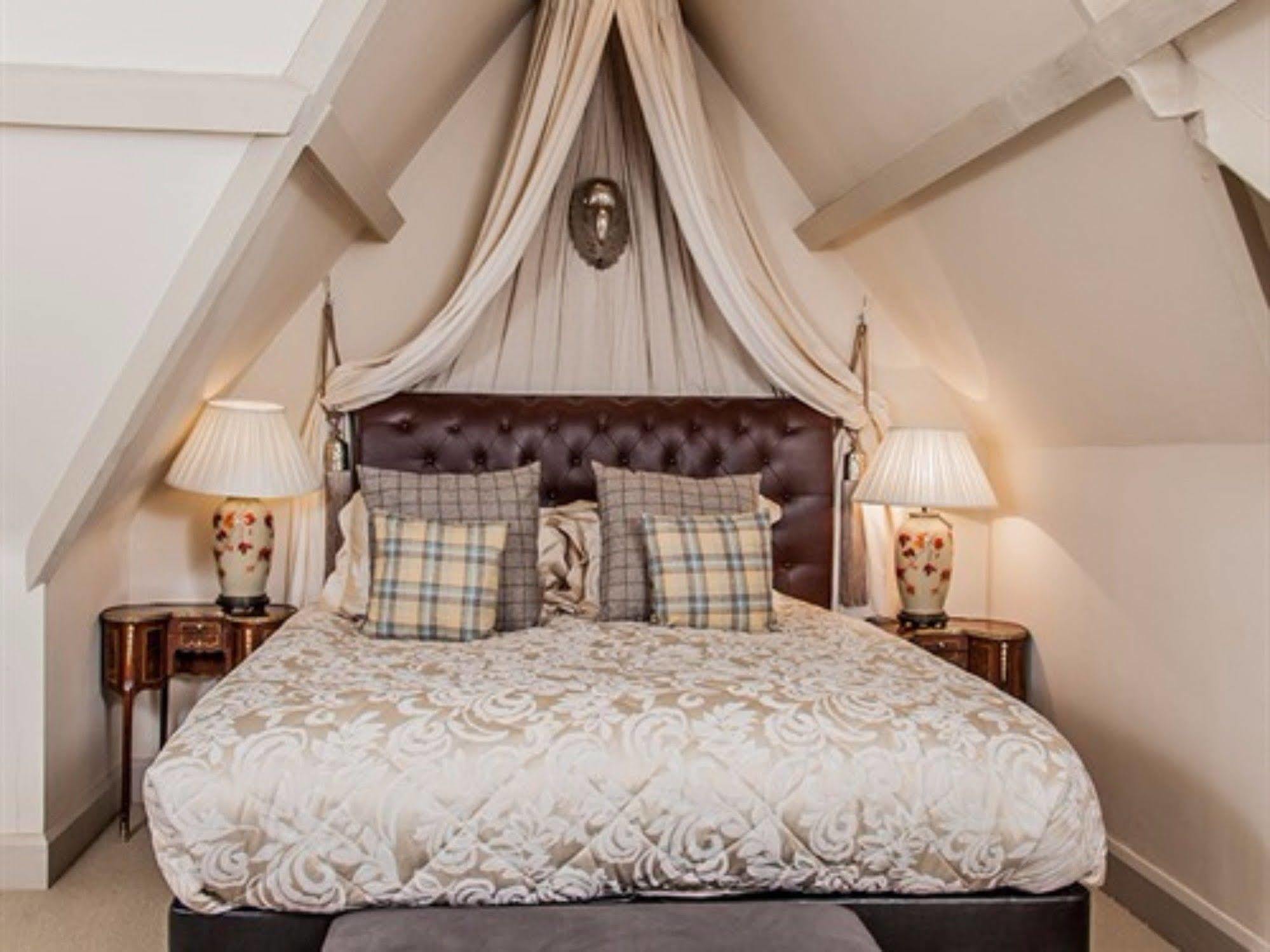 Court House Manor Luxury B&B Painswick Bagian luar foto